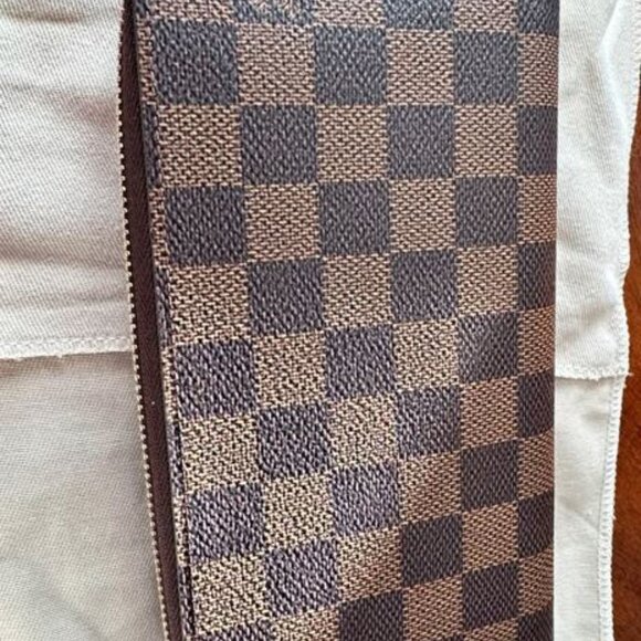 Louis Vuitton Damier Ebene Zippy Wallet - Picture 4 of 4